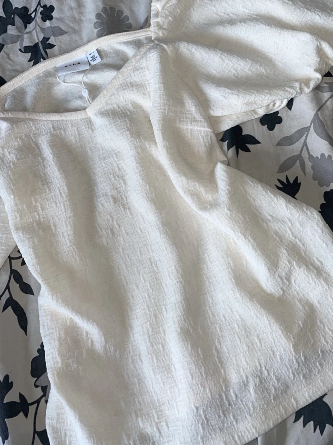 Vit blus med puffärm från NA-KD - 2