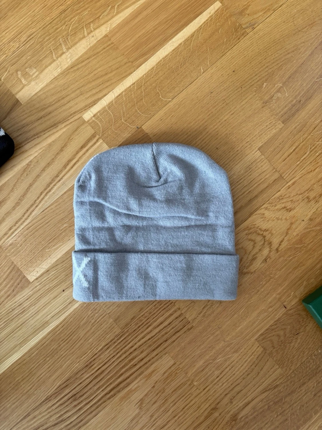 Grå mössa från Arc'teryx - 2