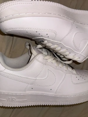 HELT NYA 😎* Nike Air force 1 Vit 40,5 - fri frakt också!!!