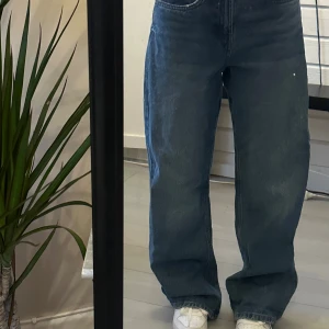 Jeans  - Worn several times and its long for me ( I’m 157cm ) so I rolled them up and you can see in the photo. It’s wide leg/high waist but I wore it as a low waist/wide. We can discuss the price 😊