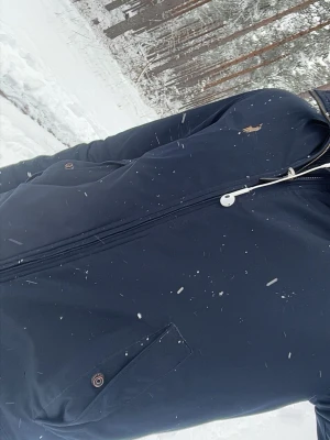 Ralph lauren jacka - Fet Ralph lauren jacka, perfekt för nästan alla väder från lite kyligare och blåsiga dagar till svala sommarkvällar. Perfekt för denna vår, eller kommande sommarn och hösten.