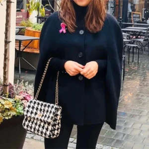 Svart kappa från Åhléns - Så snygg svart poncho/kappa från Åhléns, märket Wera! Bra skick🤗