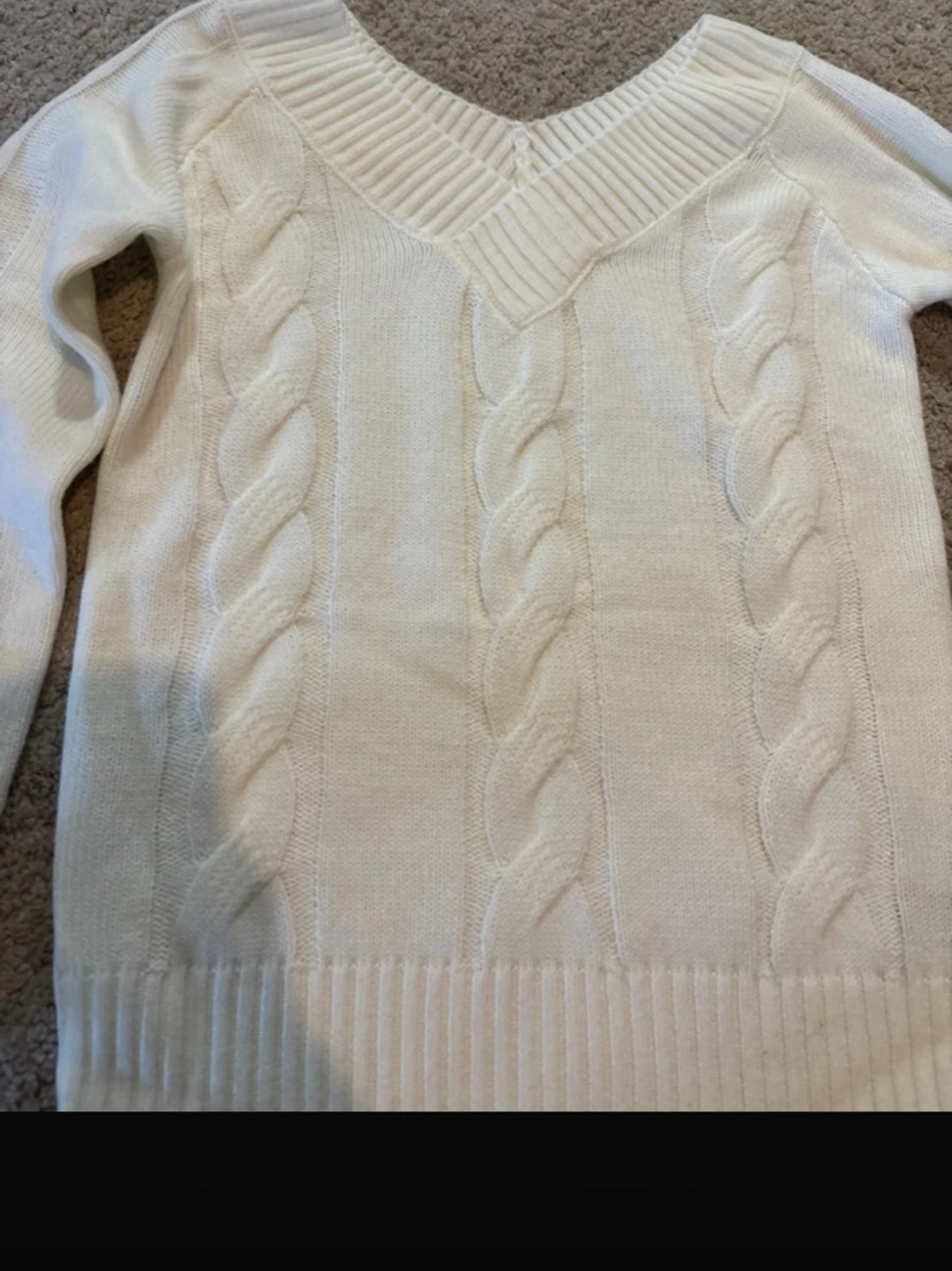 Vit kabelstickad tröja med V-ringning - 1
