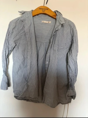 Skjorta ifrån lager 157  - En del använd okej skick stl S men passar M fint