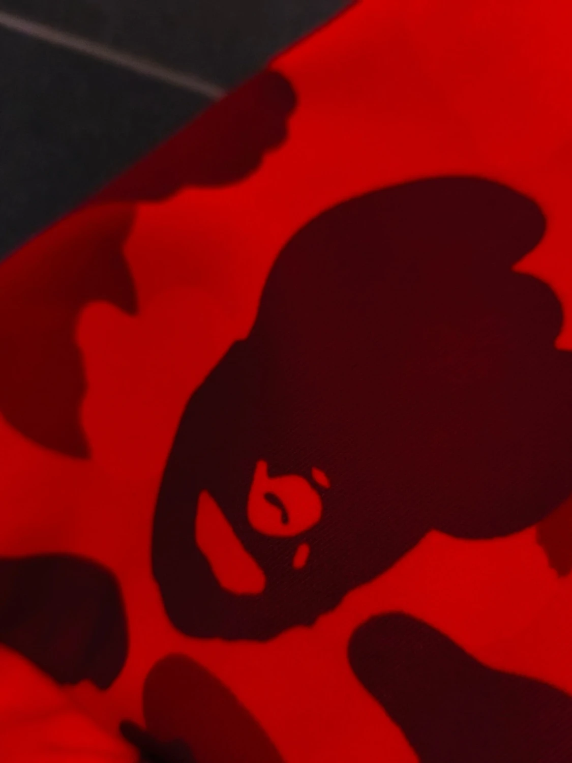 Röd BAPE Shark Hoodie med camomönster - 2