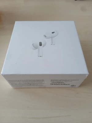 Säljer helt NYA Apple AirPods Pro 2 nd generation  - Säljer ett par vita helt NYA Apple AirPods Pro 2 nd generation.