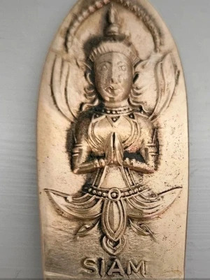 SALLADSBESTICK MÄSSING 1950 TAL BESTICK RETRO VINTAGE THAILAND - Salladsbestick från Siam Thailand 1950 talet i utmärkt skick, mässingen kan dock behöva nån liten puts.