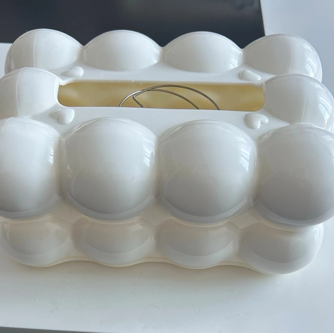 Vit bubblig servetthållare från SHEIN - 2