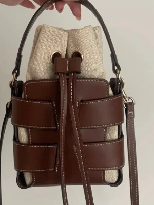 Snygg väska  - Säljer denna eftersom jag ej använder den längre och vill köpa en ny🥹