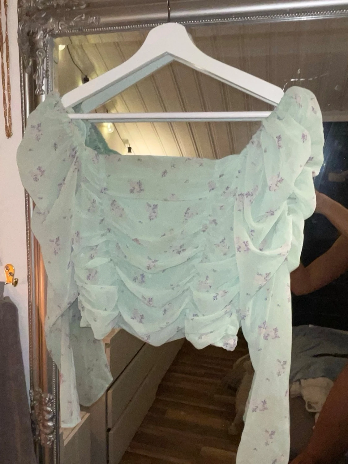 Ljusgrön blommig omlottopp - 2