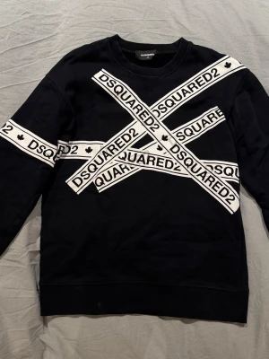 Dsquared tröja  - Sällsynt dsquared tröja. Lite använd, säljer pga för lite för mig nu