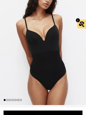 HM body - Den populära hm body i storlek xs. Skulle säga att den motsvarar A75 i kupa. (Helt slutsåld på hemsidan)