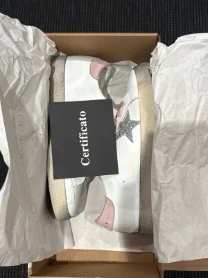 Golden Goose Superstar Dam - Rosa golden goose superstar | Skick - Helt nya | Storlek - 38 | Allt og medföljer | Nypris - 5000kr+ | Hör av er vid fler bilder eller funderingar 🙌