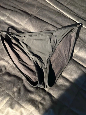 Bikiniunderdel  - Fin underdel som aldrig är använd med prislapp kvar