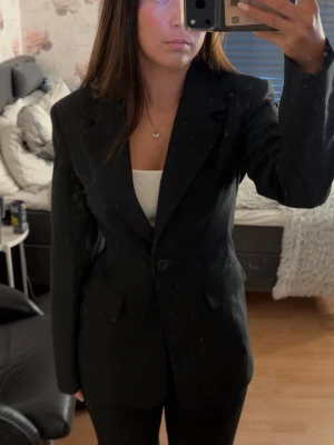 Blazer - Svart kavaj/blazer från NAKD, använd 1 gång, nypris 799kr