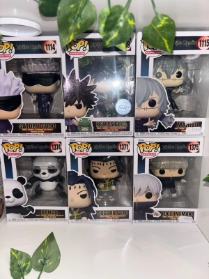 Jujutsu Kaisen Funko Pop set - Selling these 6 funko pops. Been opened once but yet still have good condition! If you need any details where there’s flaws just message me! Prices are negotiable!