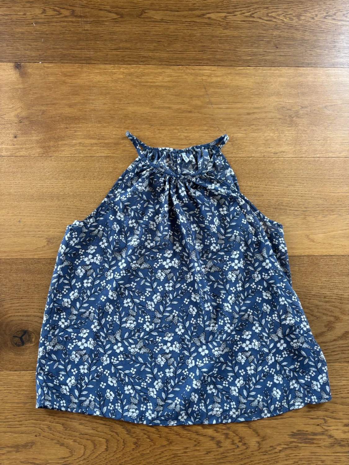 Blommig blå ärmlös topp från ONLY
