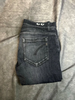 Dondup George jeans - Mycket fint skick | Size 33 | fraktar inom 24 timmar | för att köpa klicka ”köp nu” | vid frågor eller funderingar är det bara att skicka ett meddelande | följare får bättre rabatter🙌
