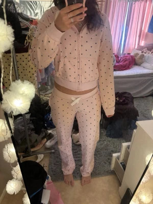 Prickigt mjukis set - Nopprigt, byxorna är i tall och jag är 170cm