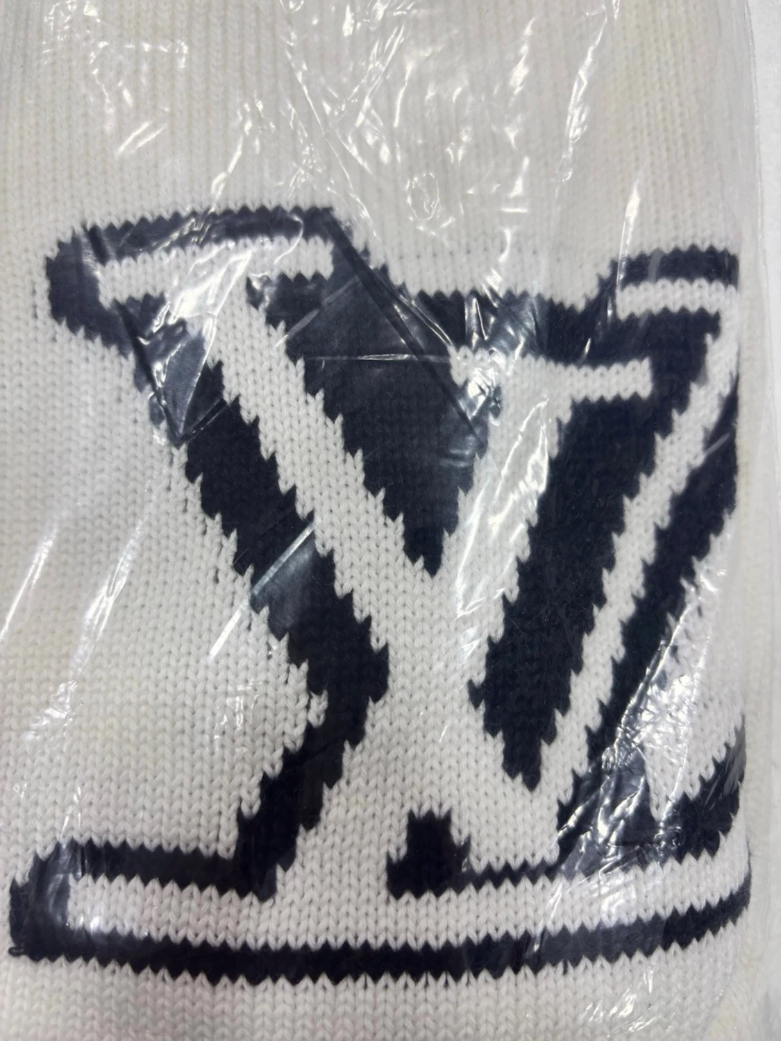 Vit stickad tröja  - 1