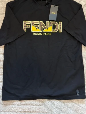 Svart tshirt - Helt ny perfekt inför sommaren