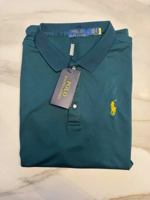 Ralph Lauren Piké - Mörkgrön Ralph Lauren Piké i storlek L (passar runt 170-176). Kom privat med frågor och prisförslag😊
