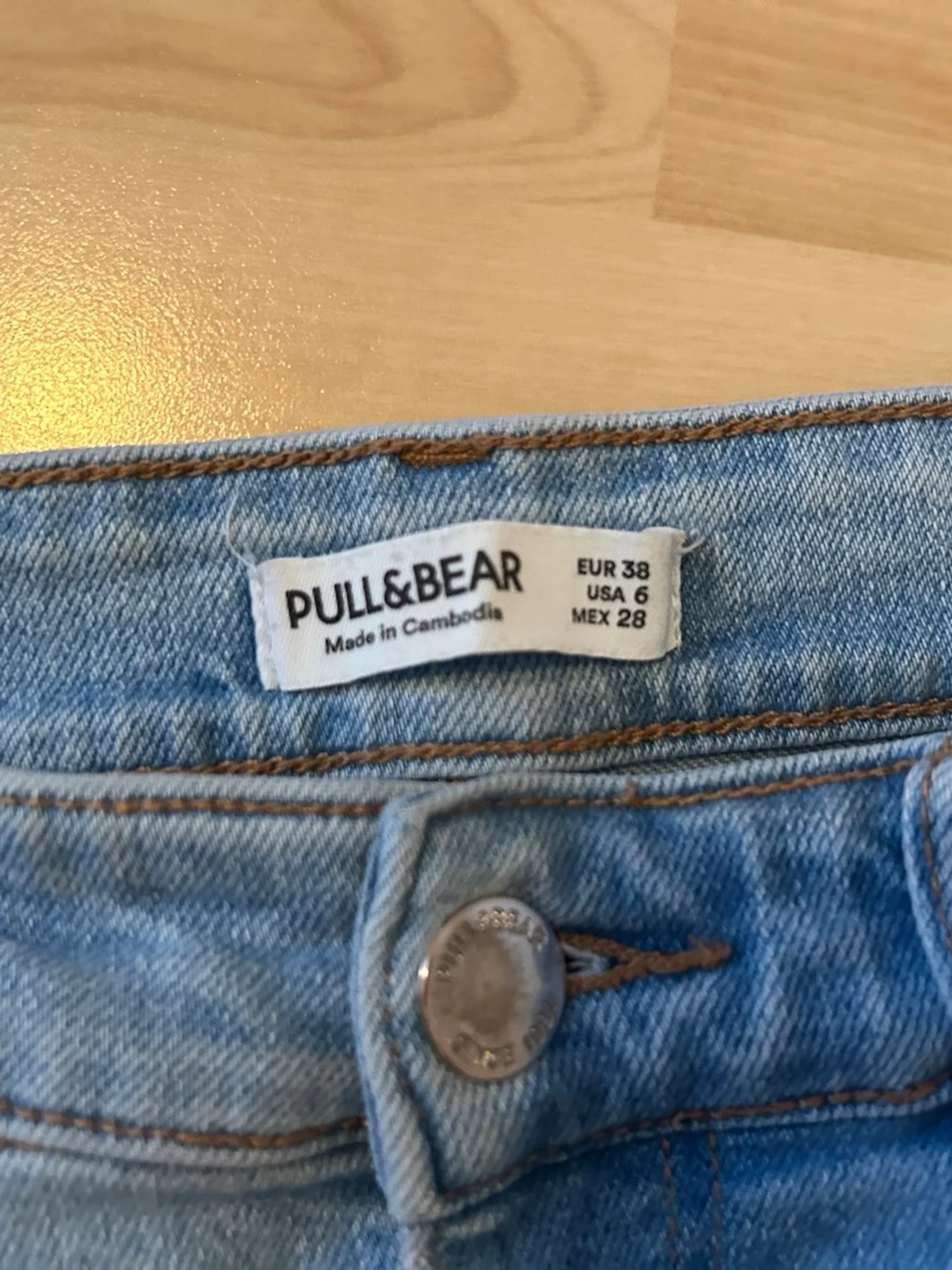 Ljusblå bootcut jeans passar både storlek 36/38  - 3