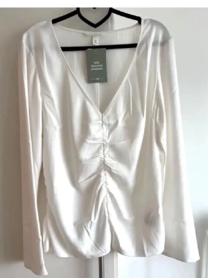 Blus  - Helt ny blus 