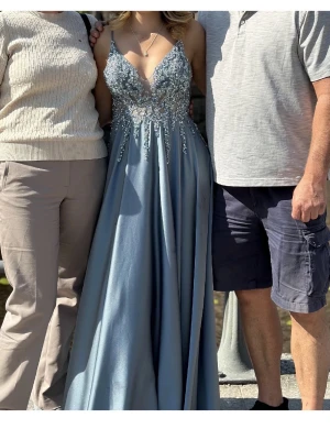 Balklänning - Superfin balklänning som jag inte tror går att få tag på längre