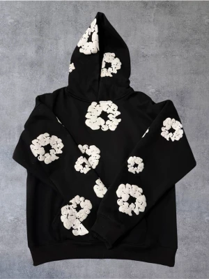 Svart Denim Tears Hoodie - Svart Denim Tears hoodie, helt ny. Storlek: M.