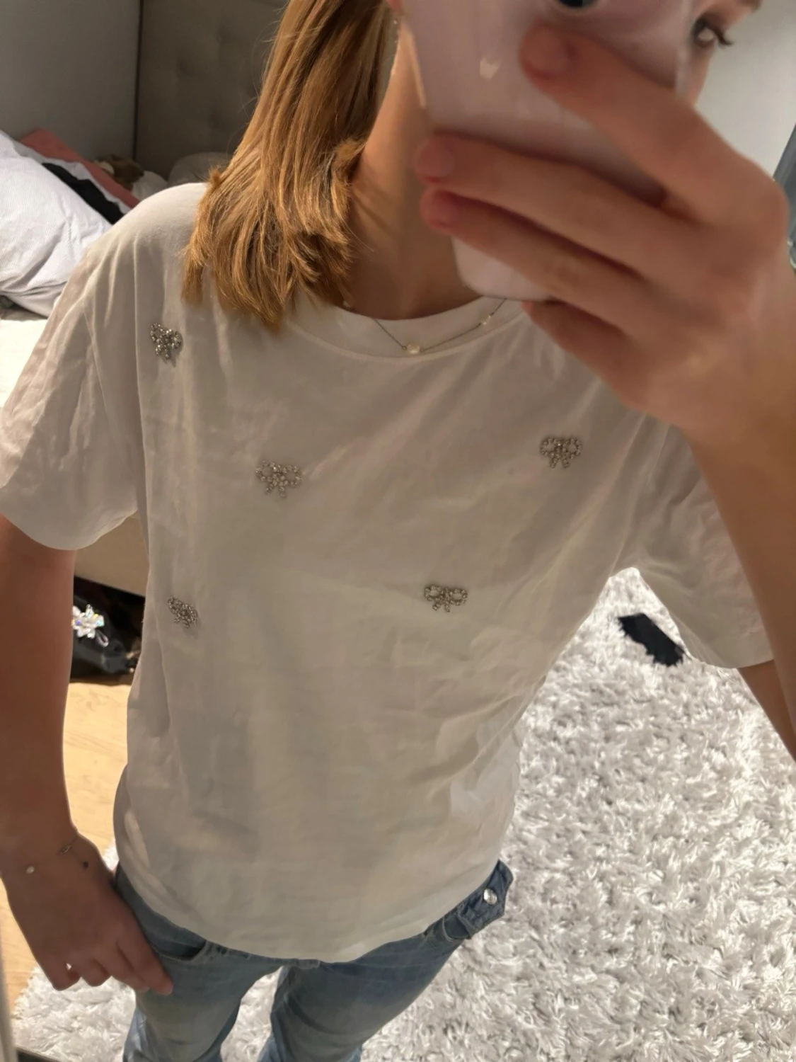 Vit t-shirt med strassrosetter - 3