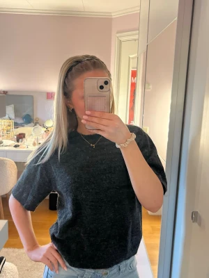 Mörkgrå stickad topp - Grå stickad topp från Lindex🩷 aldrig använd