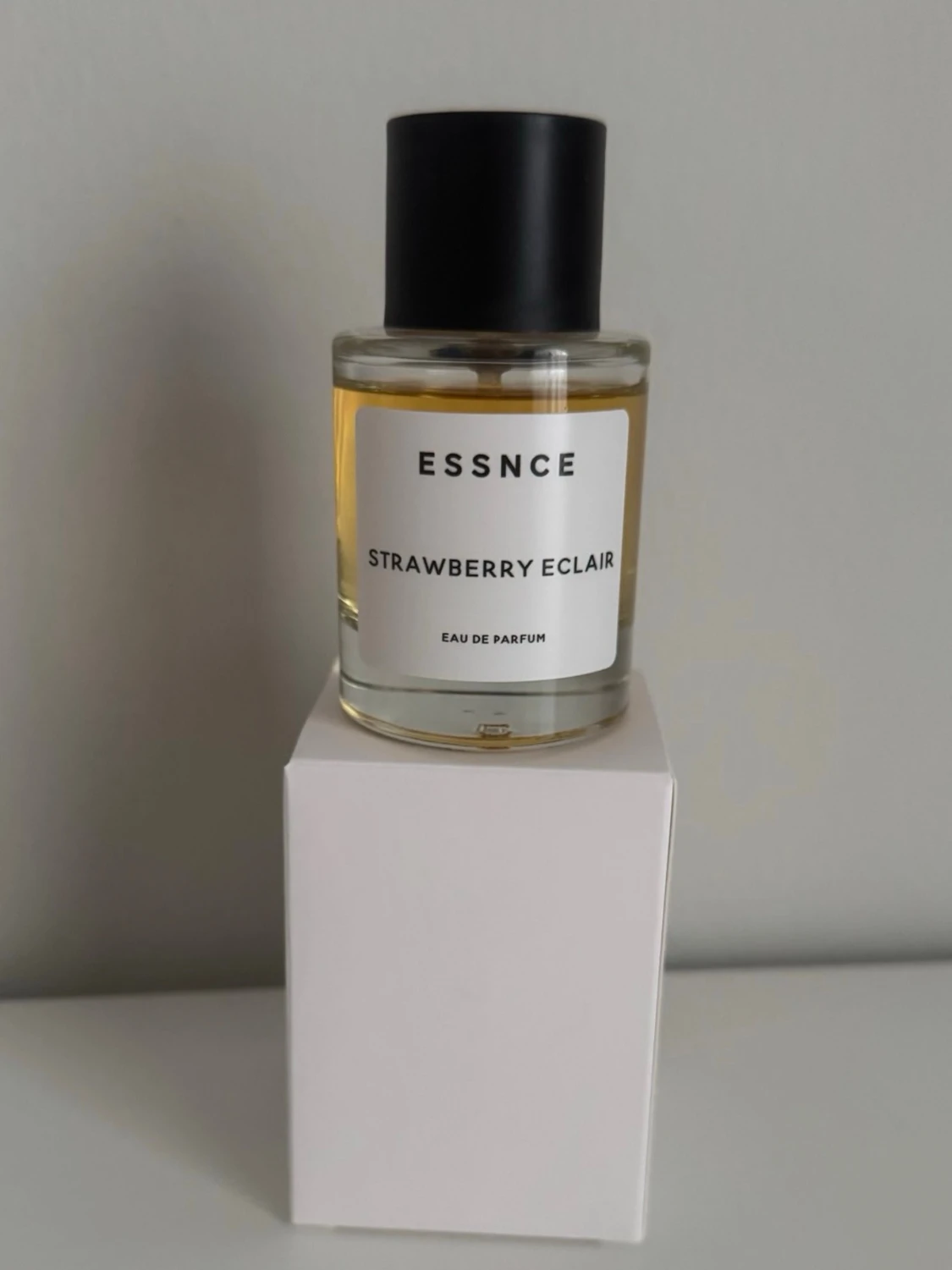 Essnce strawberry eclair