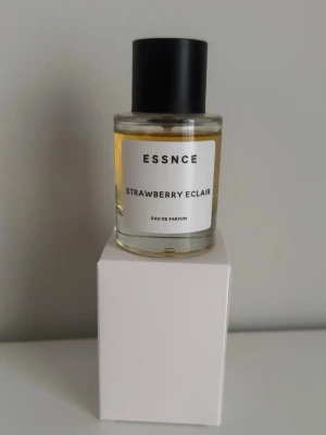 Essnce strawberry eclair - Doftar jordgubbsgodis och marshmallow🍓🍬🧁