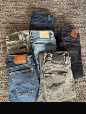 5st nudie jeans 1at replay jeans - 5 par nudie jeans och ett par replay jeans De är små i storlekarna Går att resella Säljer då jag inte har någon nytta av dem 6 jeans 700kr ≈117kr styck Pris kan diskuteras