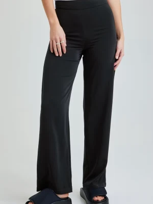 Kostymbyxor - Supersnygga svarta kostymbyxor med hög midja från Bikbok. Dragkedja i sidan. Storlek 34. Nyskick utan prislapp, aldrig använda🩷