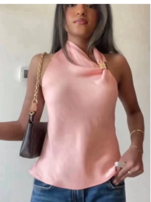 Zara liknande aprikos topp - Har aldrig använd toppen utan endast testat. Köpt från shein men finns ej kvar längre. Lite tunnare material (silke) så passar bra inför sommaren. 