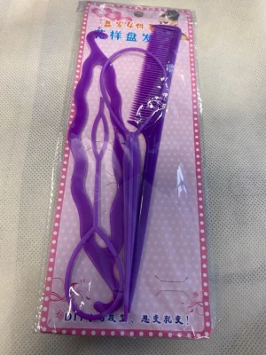 Lila hårstylingverktyg och kam - Säljer ett set med lila hårstylingverktyg och kam i plast. Perfekt för att fixa snygga frisyrer och skapa olika håruppsättningar. Verktygen har vågiga och runda former för enkel användning och styling.