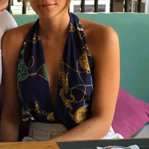  - Fin body med djup urringning. Endast använd en gång! Fraktar eller möter upp 😃