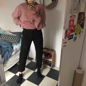  - Asscol blandning av jeans och kostymbyxa från carhart, tyvärr för korta för mig men jag har väldigt långa ben som skulle få det problemet. Nästan oanvända och inköpta för 800