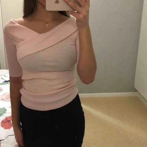  - Baby rosa tröja kostar 70 kr aldrig använt, frakt tillkommer 30/37 kr