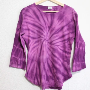 Zoul batiktröja stl 42 / 44  - Fin batiktröja från zoul. Stl 42-44. Välanvänd, nopprig men sjukt fin! Frakt 44kr 