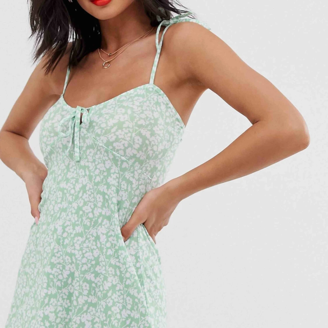 Oanvänd sommarklänning, 36