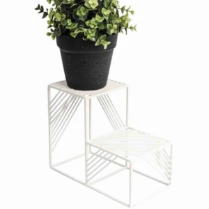  - Piedestal STEP  Oanvänd, pris lapp kvar.  Storlek: 26,5x13x21 Ordinarie pris 149:-