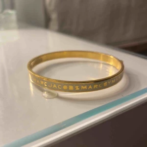  - Armband från marc Jacobs. Fint skick! 