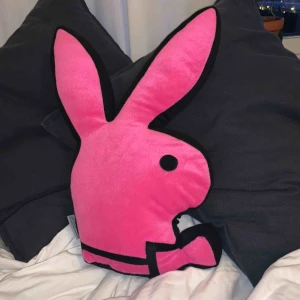  - Fin play boy kudde  