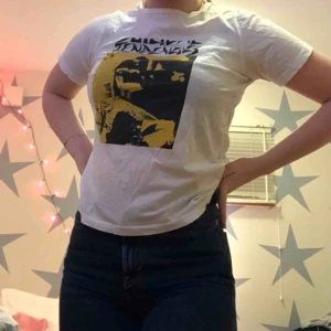  - Ball t-shirt från Whyred. Använd hyfsat många gånger men är fortfarande i väldigt bra skick!