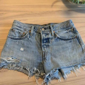  - Levis shorts