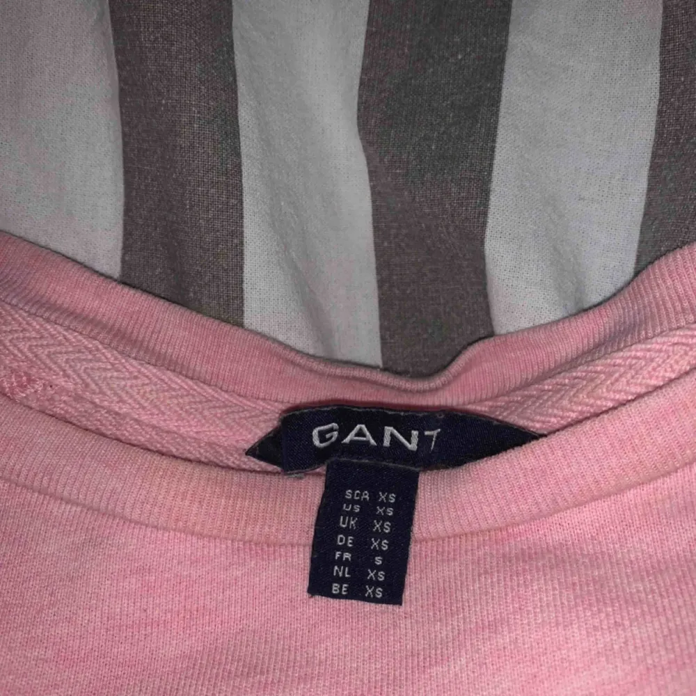*BUDA* annars kan pris diskuteras vid snabb affär. Fin tröja från Gant. Storlek XS men funkar till S också.  Endast använd ca 5 ggr.. Tröjor & Koftor.