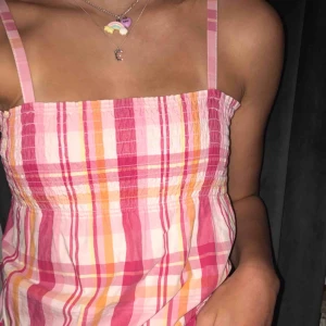  - Jätte fin topp till sommaren eller till våren, den är såå fin och perfekt till en kjol!